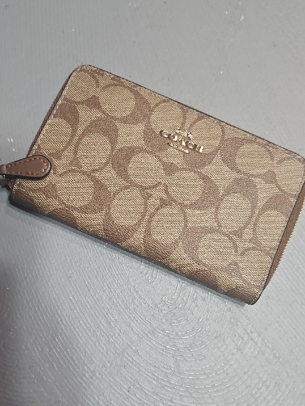 Coach Medium ID Zip Wallet In Signature Canvas Khaki/Saddle C4124